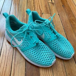 Girls Nike Roshe runs